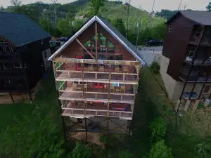 216 W Pinnacle Drive, Gatlinburg, TN 37738 - #3