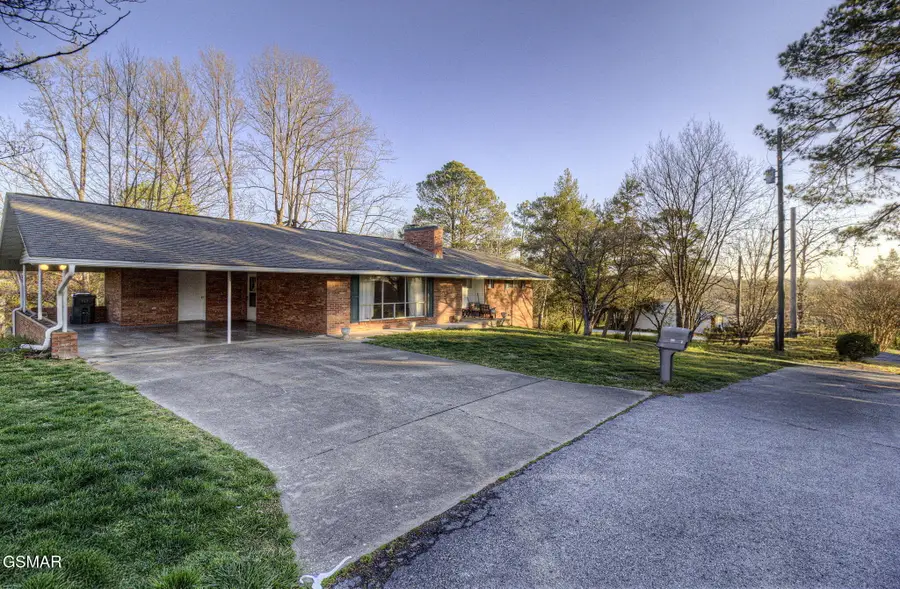 211 Riverview Circle, Sevierville, TN 37862 - Image #2