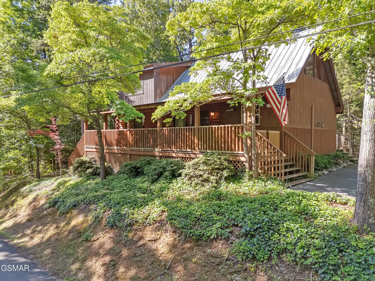 1518 Ridgecrest Drive, Sevierville, TN 37876 - Image #1