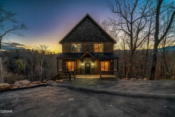 1656 Parkway Terrace, Gatlinburg, TN 37738