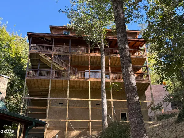 775 Chickasaw Gap Way, Pigeon Forge, TN 37863