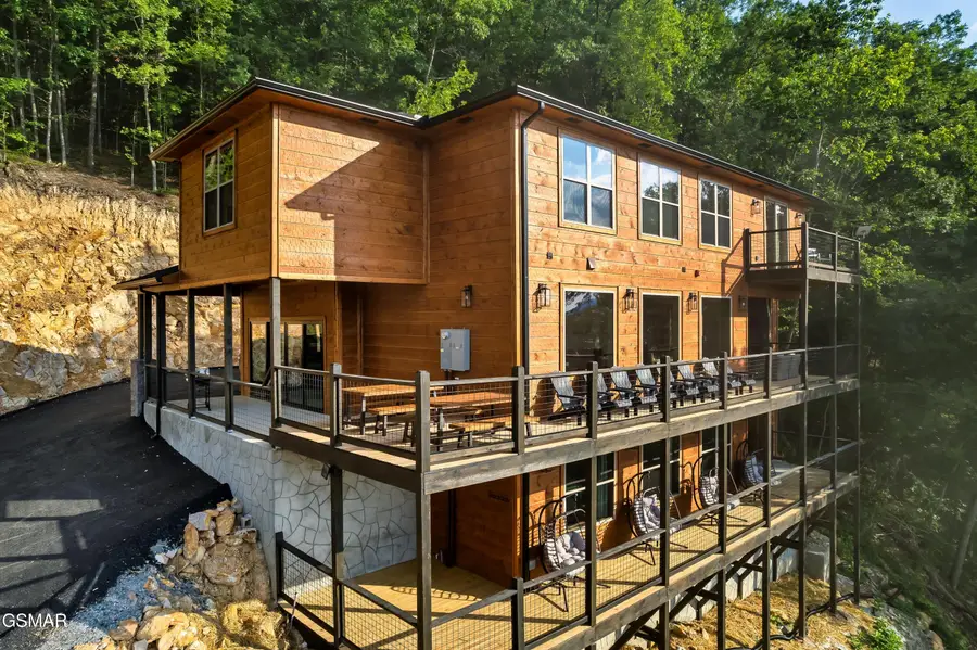 1990 Blackthorn Trail, Sevierville, TN 37876 - Image #3