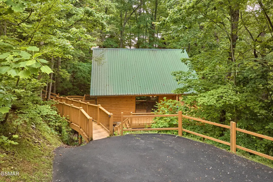820 Pinnacle Vista Road, Gatlinburg, TN 37738 - Image #3
