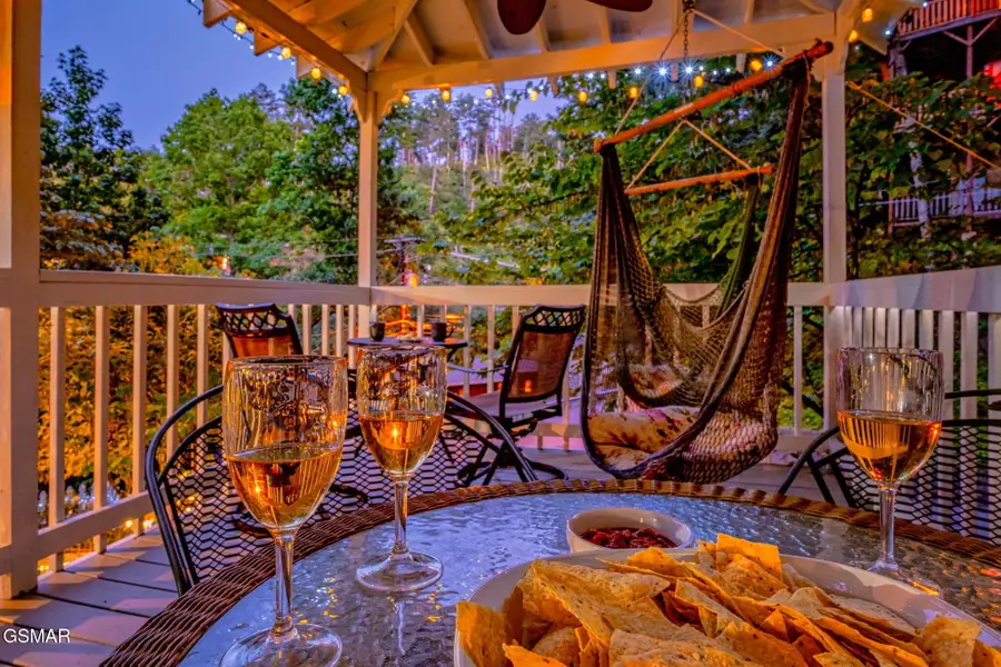 204 Hill Street, Gatlinburg, TN 37738 - Image #2