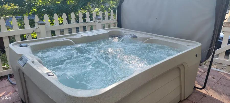 204 Hill Street, Gatlinburg, TN 37738 - Image #3