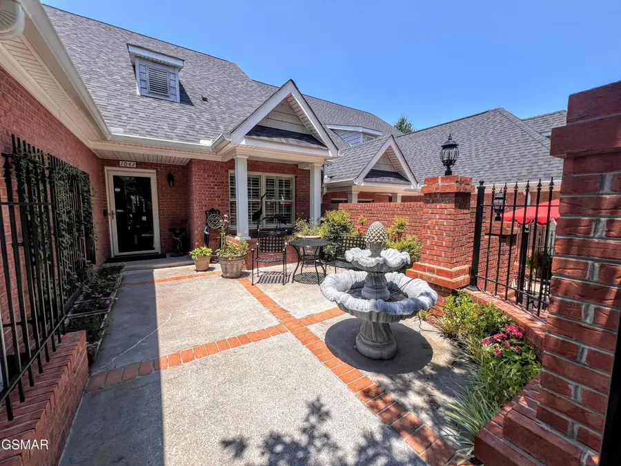 1042 Fine Glen Drive, Sevierville, TN 37862 - Image #2