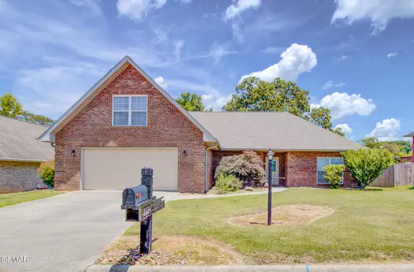 1074 St Johns Drive, Maryville, TN 37801