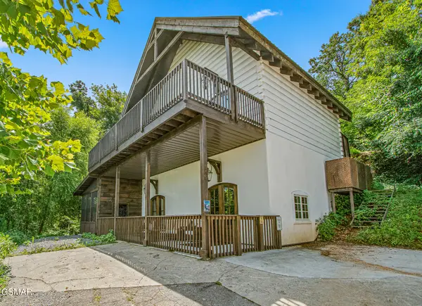 225 Chimney Tops Way, Gatlinburg, TN 37738