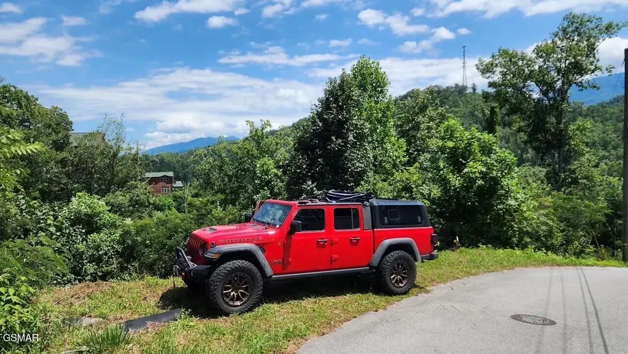 335 W Pinnacle Drive, Gatlinburg, TN 37738 - Image #2