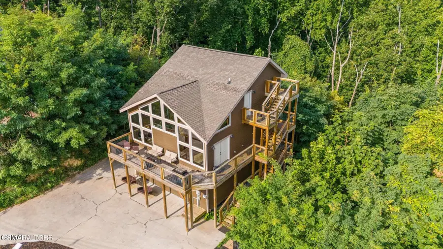 622 Wiley Oakley Drive, Gatlinburg, TN 37738 - Image #2