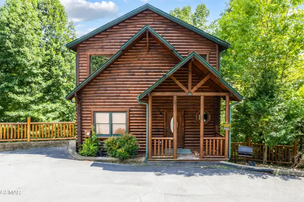 727 Mountain Stream Way, Gatlinburg, TN 37738