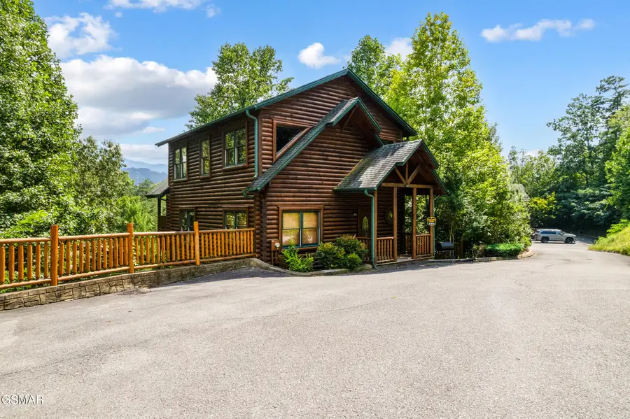 727 Mountain Stream Way, Gatlinburg, TN 37738 - Image #2