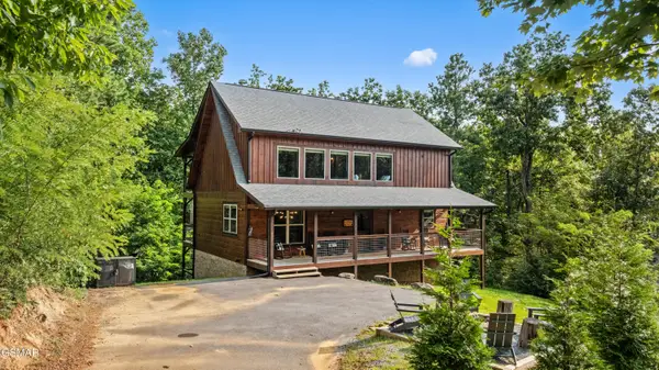 834 Pine Top Lane, Gatlinburg, TN 37738