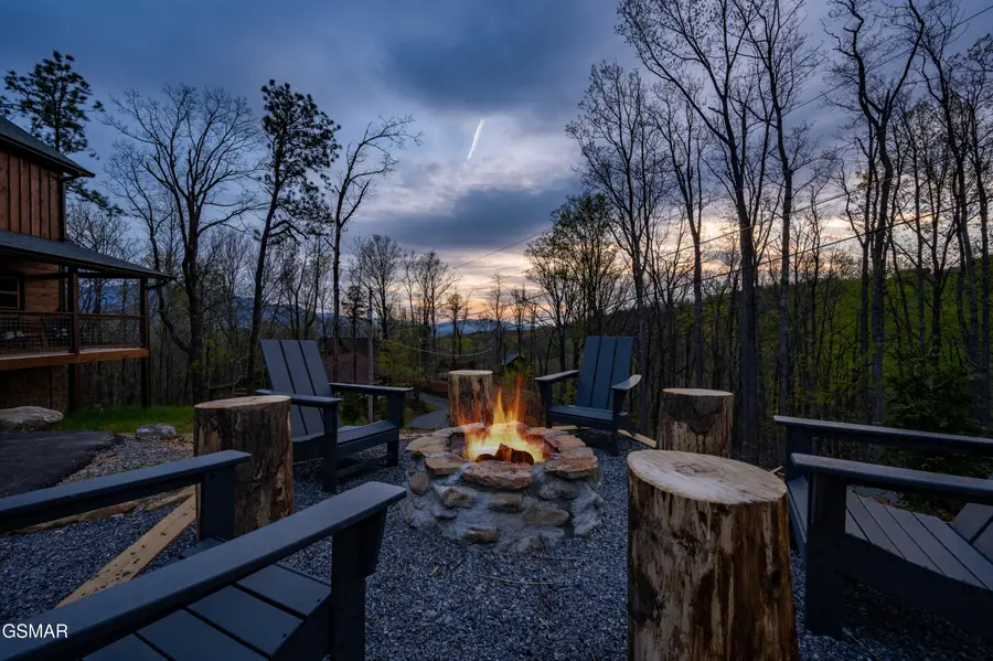 834 Pine Top Lane, Gatlinburg, TN 37738 - Image #3