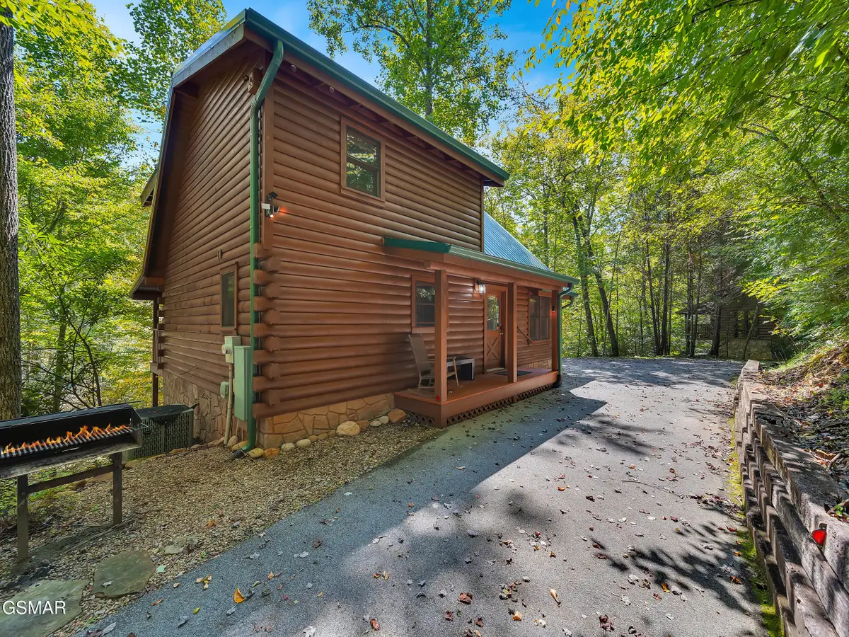 635 Black Bear Falls Way, Gatlinburg, TN 37738 - Image #1