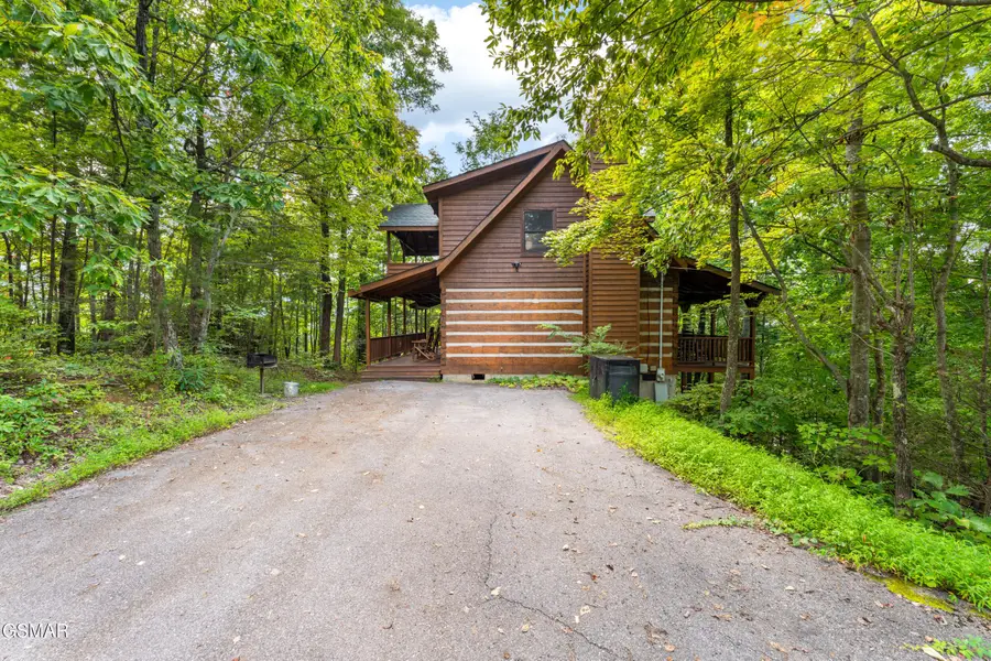 560 Thissa Way, Gatlinburg, TN 37738 - Image #2