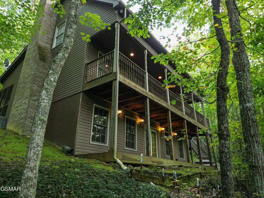 521 Jefferson Road, Gatlinburg, TN 37738 - Image #3