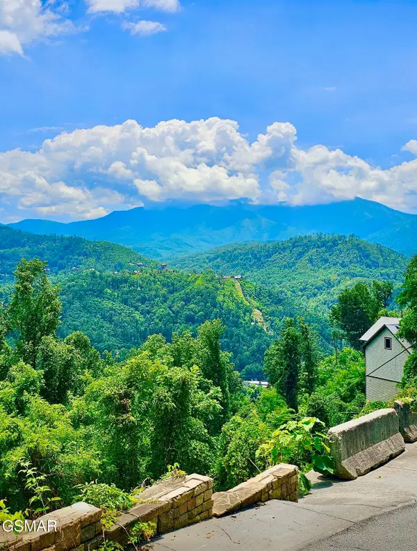 430 Greystone Heights Road, Gatlinburg, TN 37738