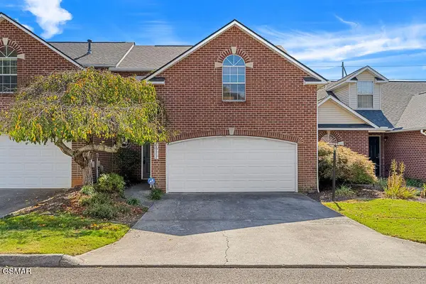 6922 Pemmbrooke Shire Lane, Knoxville, TN 37909