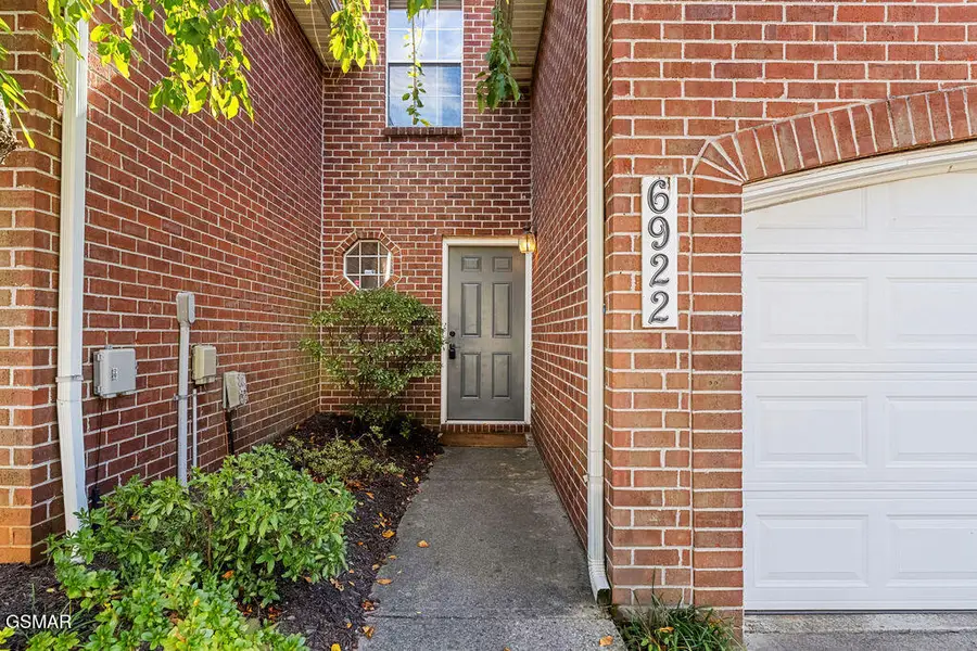 6922 Pemmbrooke Shire Lane, Knoxville, TN 37909 - Image #2