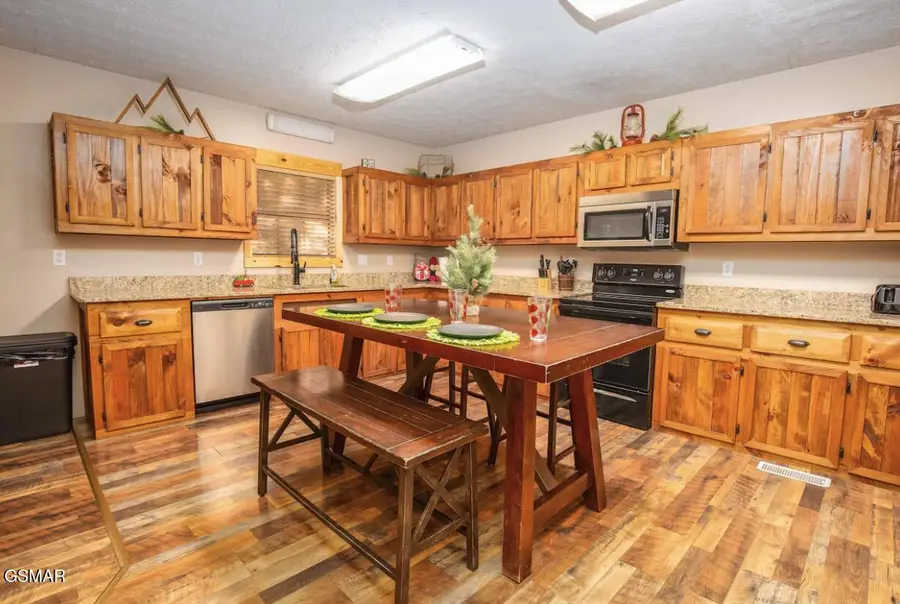 2202 Applewood Road, Sevierville, TN 37862 - Image #3