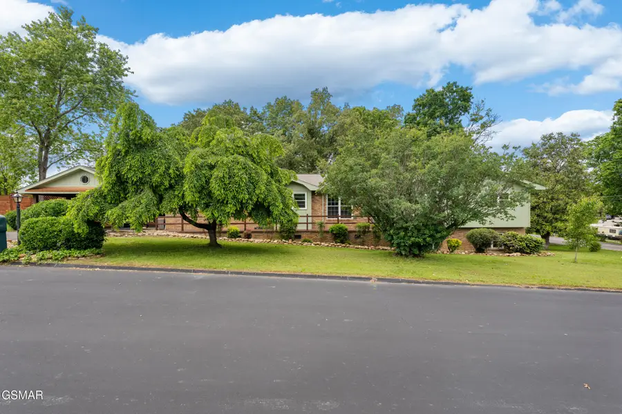 310 Hollywood Circle, Sevierville, TN 37862 - Image #3