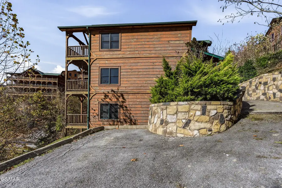 655 Gatlinburg Falls Way, Gatlinburg, TN 37738 - Image #3