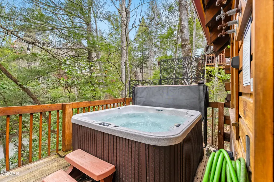 524 Hoot Owl Way Way, Gatlinburg, TN 37738 - Image #2