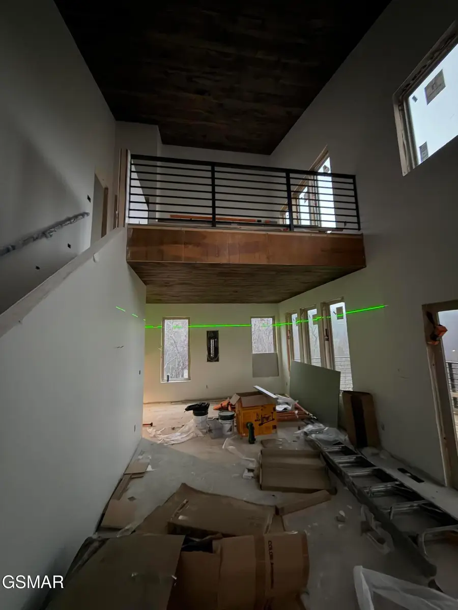 916 Smoky Ct, Gatlinburg, TN 37738 - Image #2