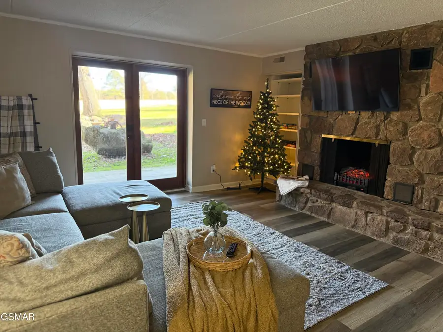 3815 E Parkway #APT 13, Gatlinburg, TN 37738 - Image #2