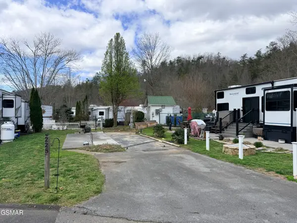 4229 E Parkway #225, Gatlinburg, TN 37738