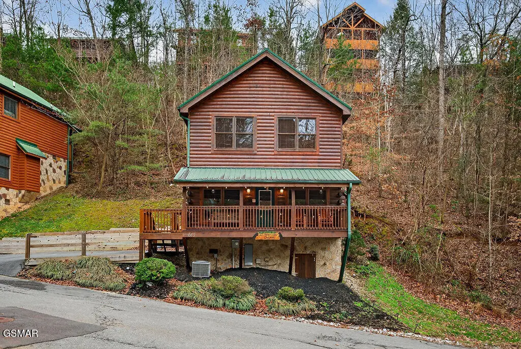 645 Chickasaw Gap Way, Pigeon Forge, TN 37863 - Image #1
