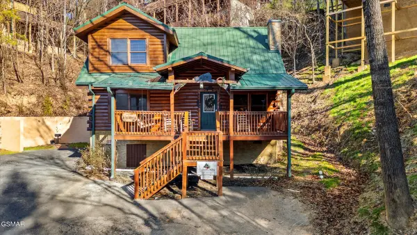 633 Chickasaw Gap Way, Pigeon Forge, TN 37863