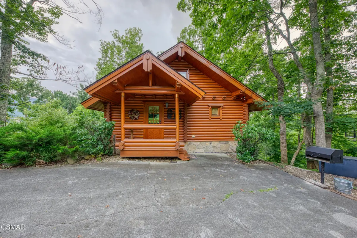 917 Pine Cone Way, Gatlinburg, TN 37738 - Image #1