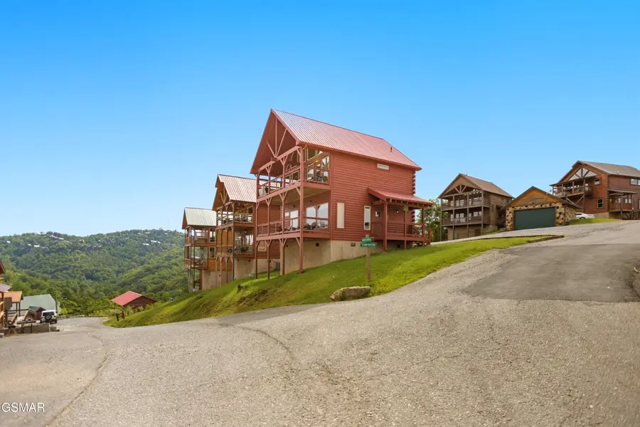 2042 Starr Crest Drive, Sevierville, TN 37876 - Image #3