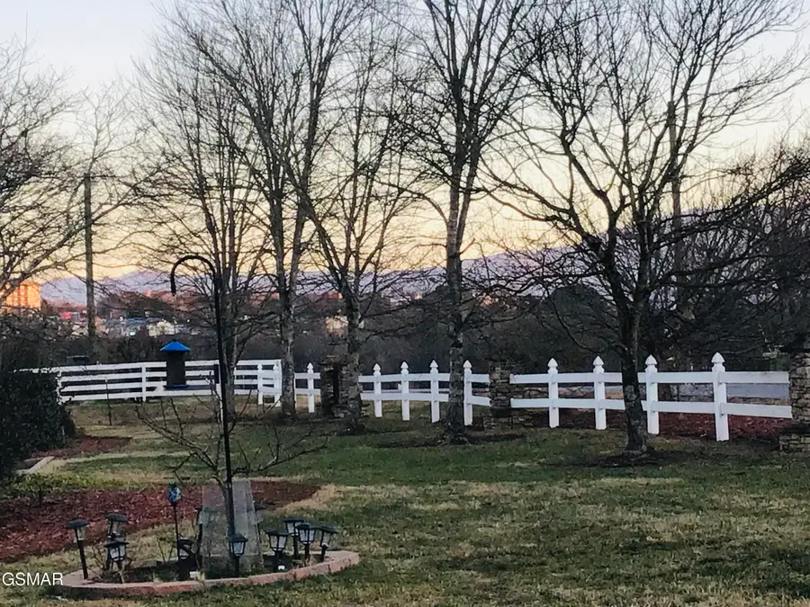 527 Orchard Valley Way, Pigeon Forge, TN 37862 - Image #3