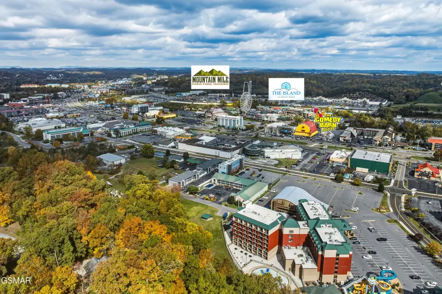 2743 Colonial Drive #APT 205, Pigeon Forge, TN 37863 - #3