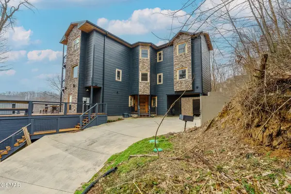 868 Cliff Branch Road, Gatlinburg, TN 37738