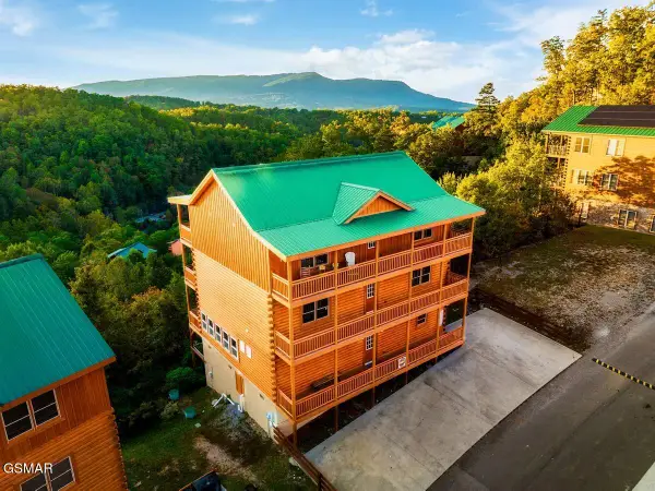 2313 Boulder Way, Sevierville, TN 37862