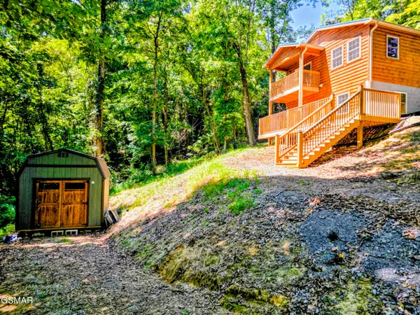 125 Deer Run Way, Dandridge, TN 37725