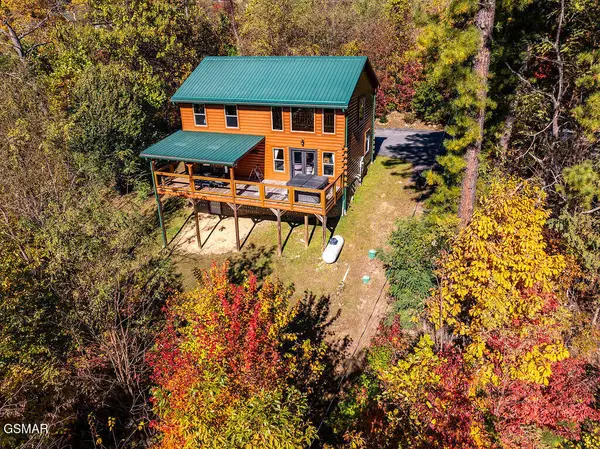 1032 Twin Oaks Road, Gatlinburg, TN 37738