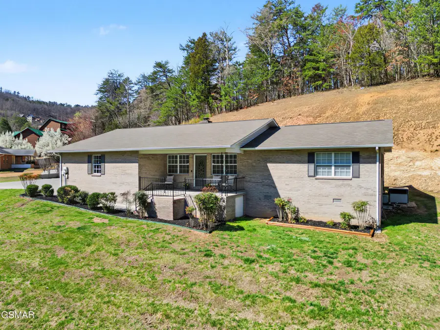 786 Pine Mountain Road, Pigeon Forge, TN 37863 - #2