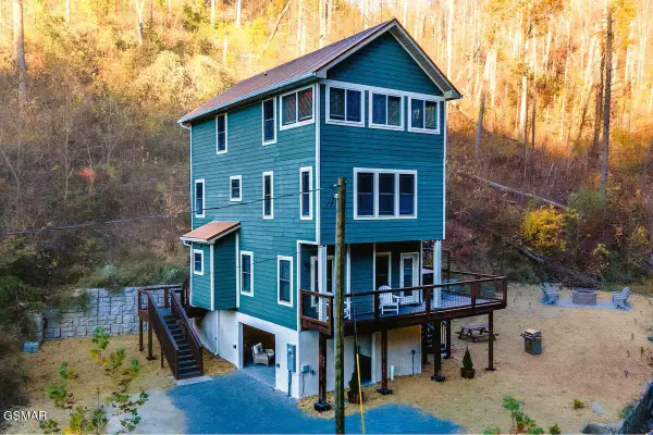 569 Baskins Creek Road, Gatlinburg, TN 37738