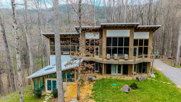 3721 Clabo Mountain Lane, Sevierville, TN 37862