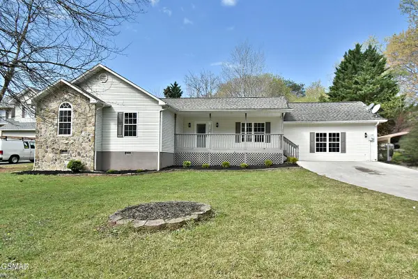 2913 Village Lane, Sevierville, TN 37862