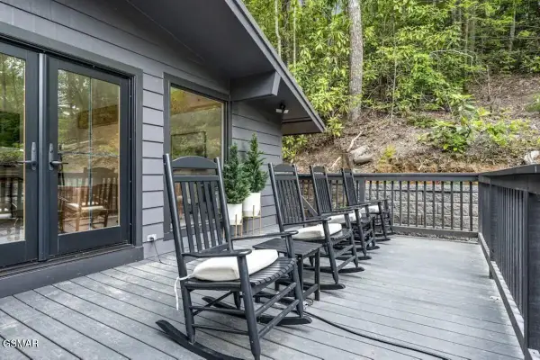 1137 Old Cartertown Road, Gatlinburg, TN 37738