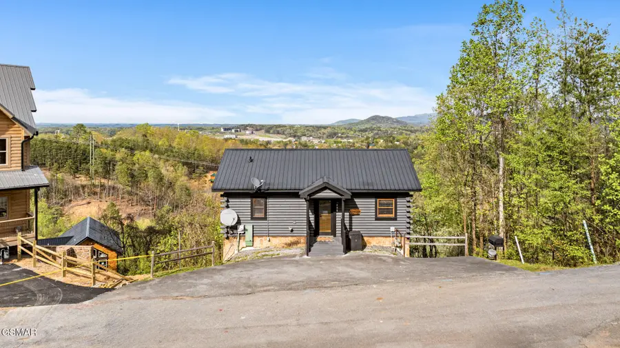 808 Peak Loop Way, Pigeon Forge, TN 37862 - #2