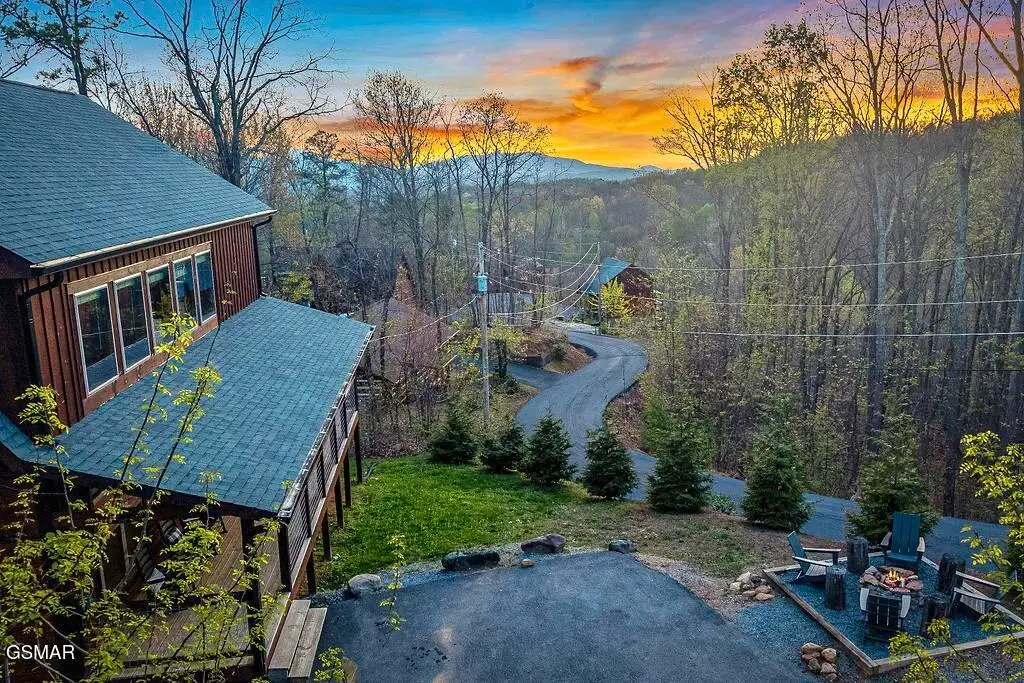 834 Pine Top Lane, Gatlinburg, TN 37738 - #1