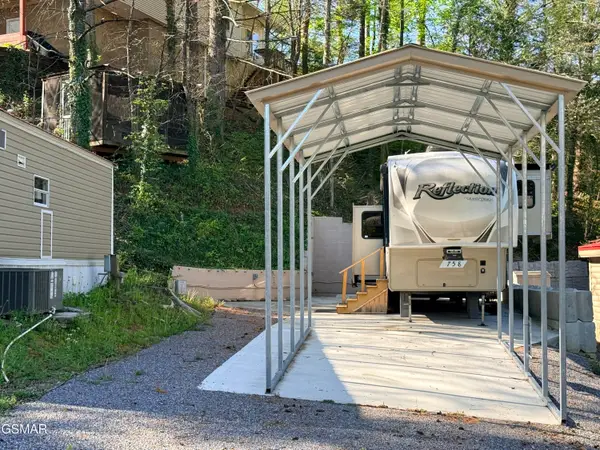 758 Big Valley Boulevard, Townsend, TN 37882