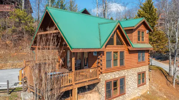 960 High Mountain Way, Gatlinburg, TN 37738